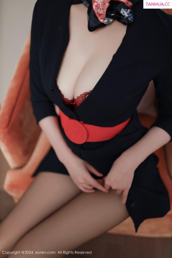 安然Maleah  [XiuRen]高清写真图 2024.07.30 No.8942 安然anran 黑丝美腿第16张图片